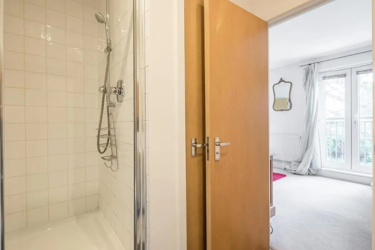 Holiday home Charming & Spacious House With Free Parking Cambridge