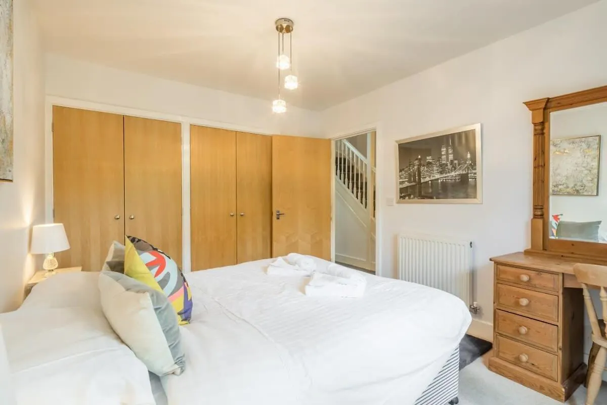 Holiday home Charming & Spacious House With Free Parking Cambridge  United Kingdom