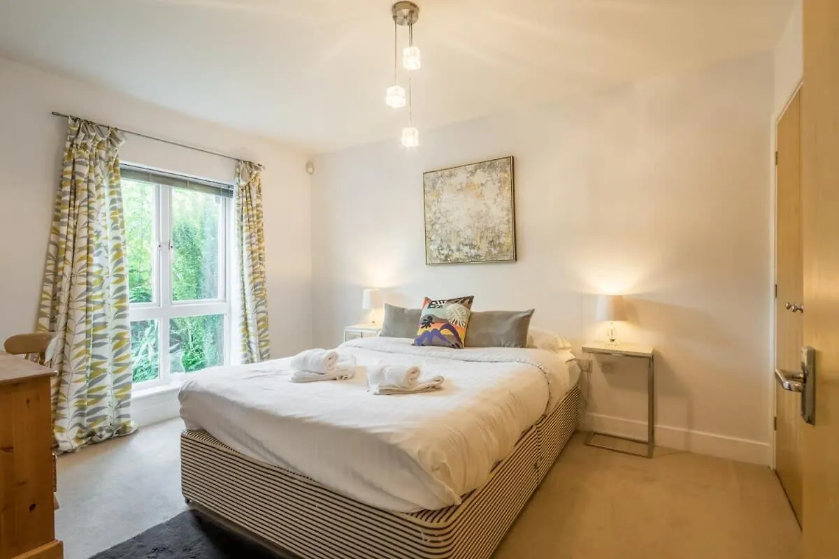 Charming & Spacious House With Free Parking Cambridge