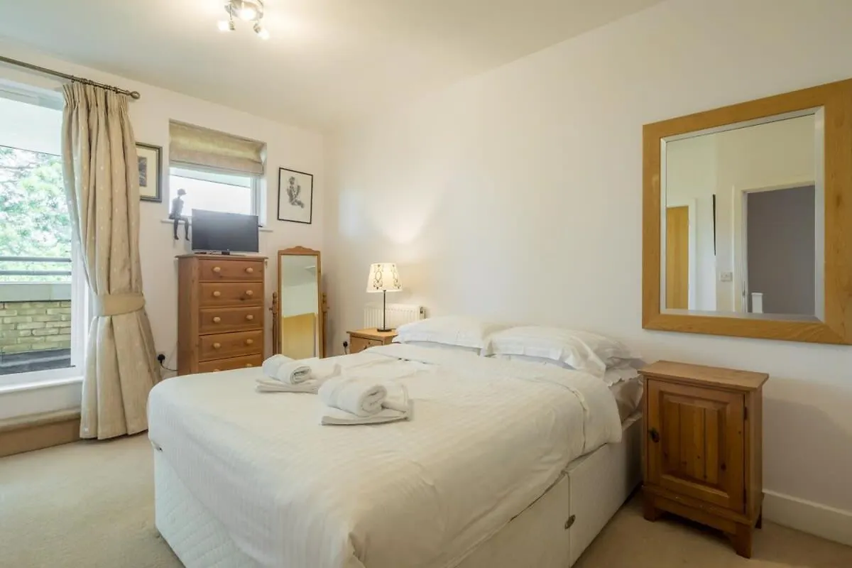 Holiday home Charming & Spacious House With Free Parking Cambridge