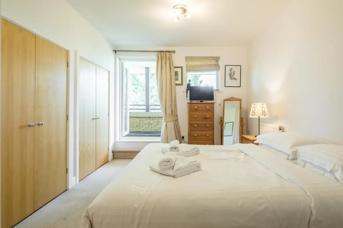 Charming & Spacious House With Free Parking Cambridge  Cambridge (Cambridgeshire)