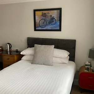 4* Konukevi Autumn House