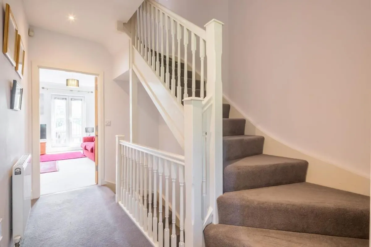 Holiday home Charming & Spacious House With Free Parking Cambridge